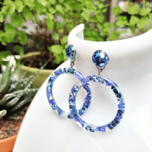 Boucles d'oreilles Créoles en Résine avec Fleurs Séchées Bleues