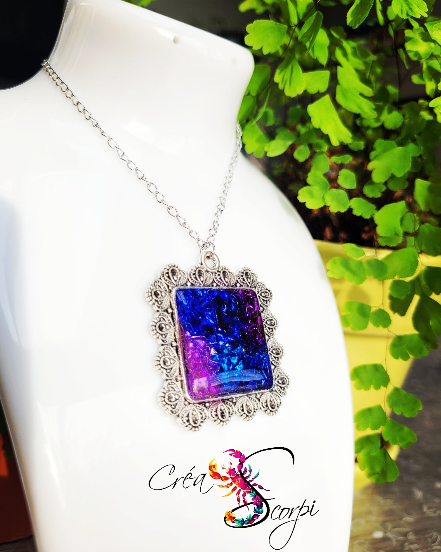 Collier "Mystère Cosmique" Médaillon Scintillant