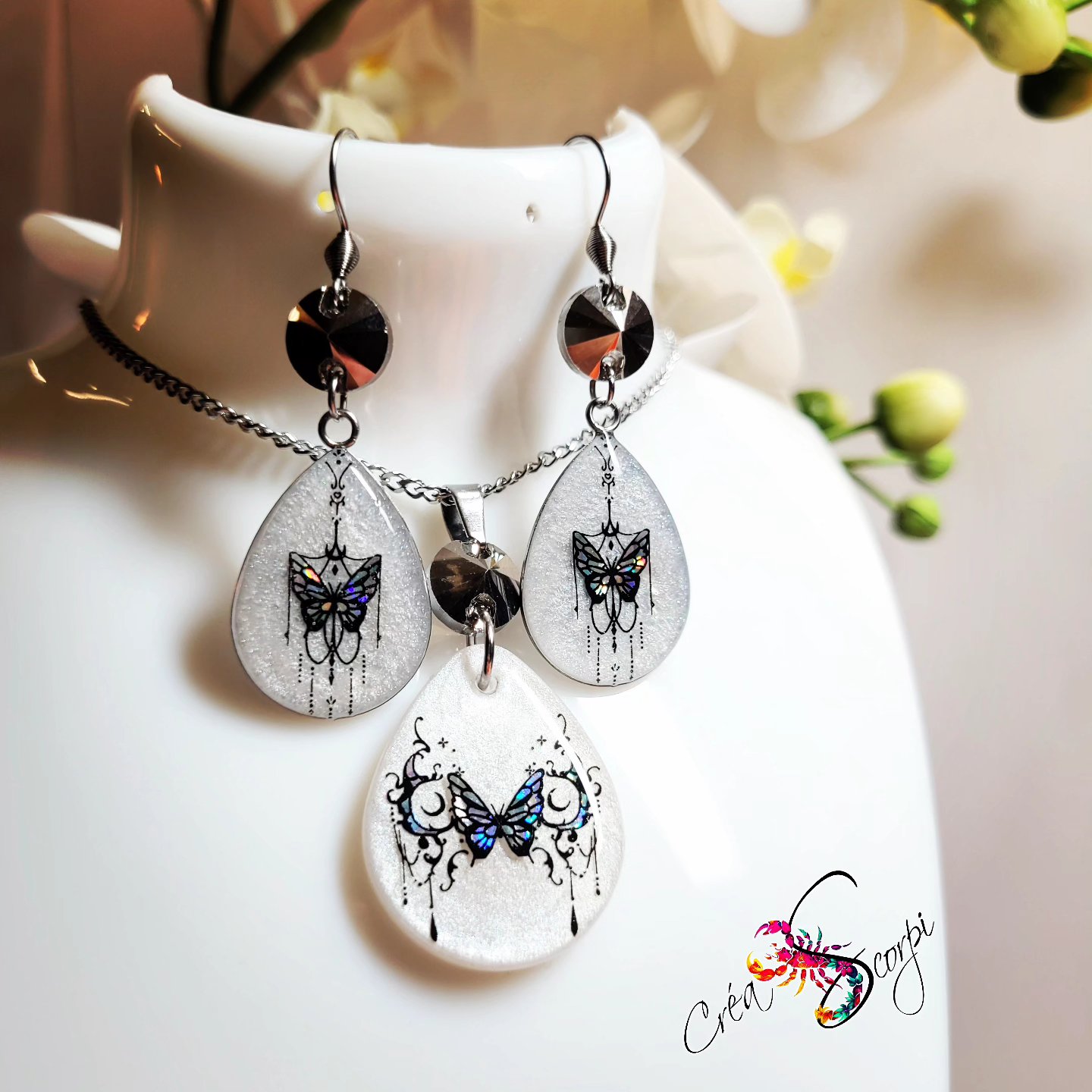 Parure Papillon Mystique Blanche et Pailletée – Image 3