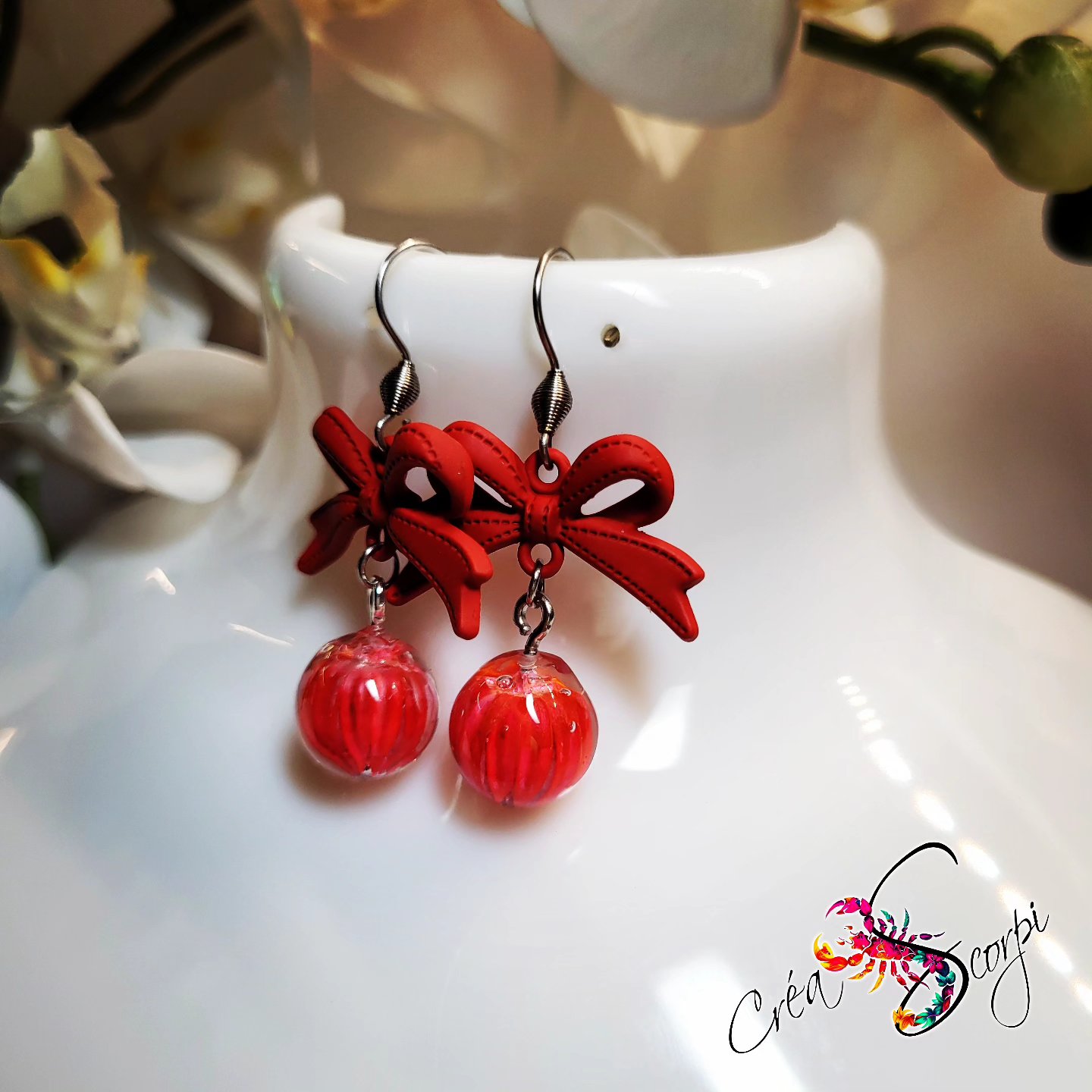 Boucles d'Oreilles Nœud Rouge et Fleurs Séchées Éternelles – Image 3