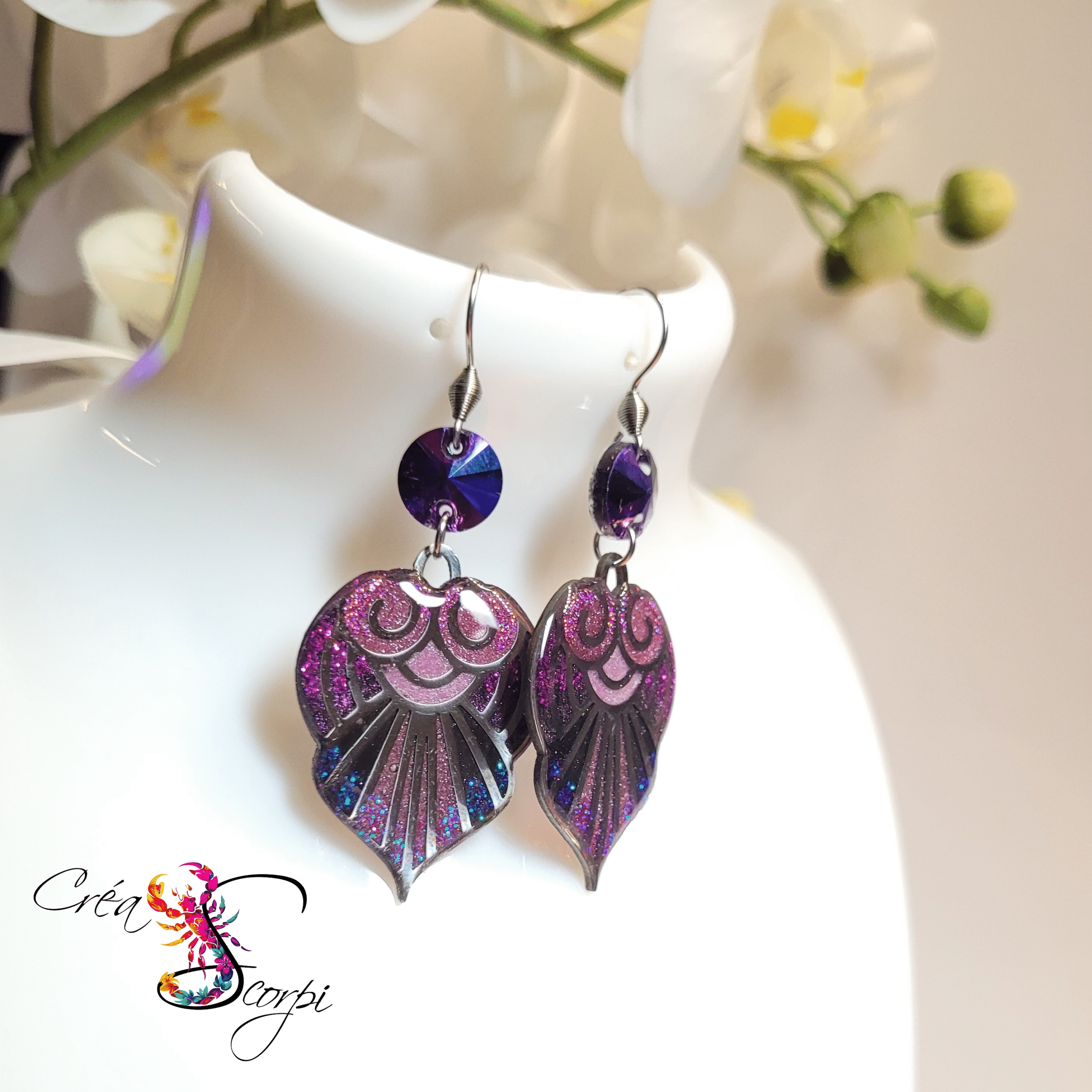 Boucles d'Oreilles Feuille Ornementale Pailletée Violette – Image 2