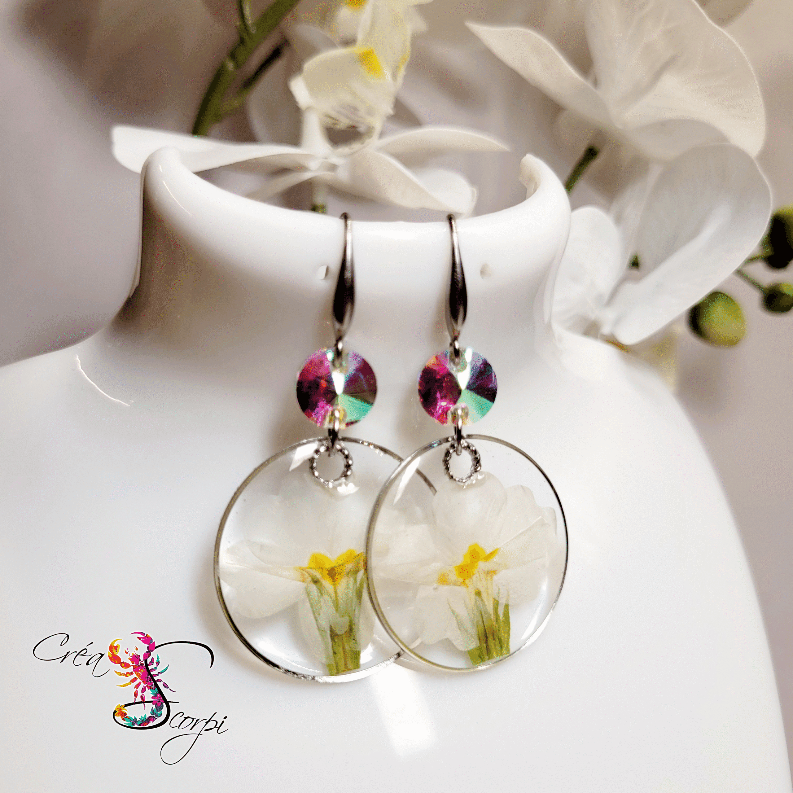 Boucles d'oreilles Beauté Naturelle "Primevère Blanche et Cristaux d'Aurore Boréale" – Image 3