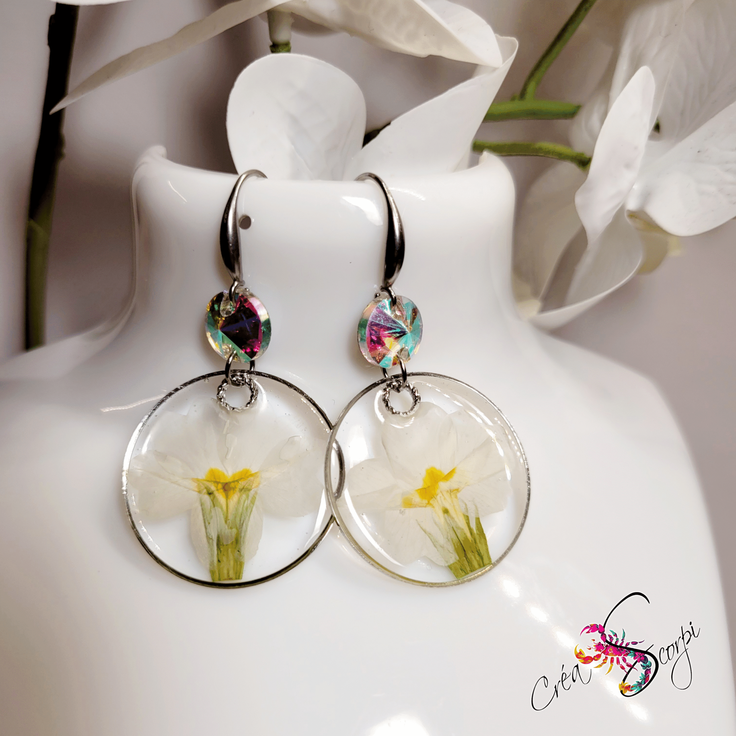 Boucles d'oreilles Beauté Naturelle "Primevère Blanche et Cristaux d'Aurore Boréale" – Image 2