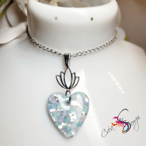 Collier "Cœur de Lotus Givré"