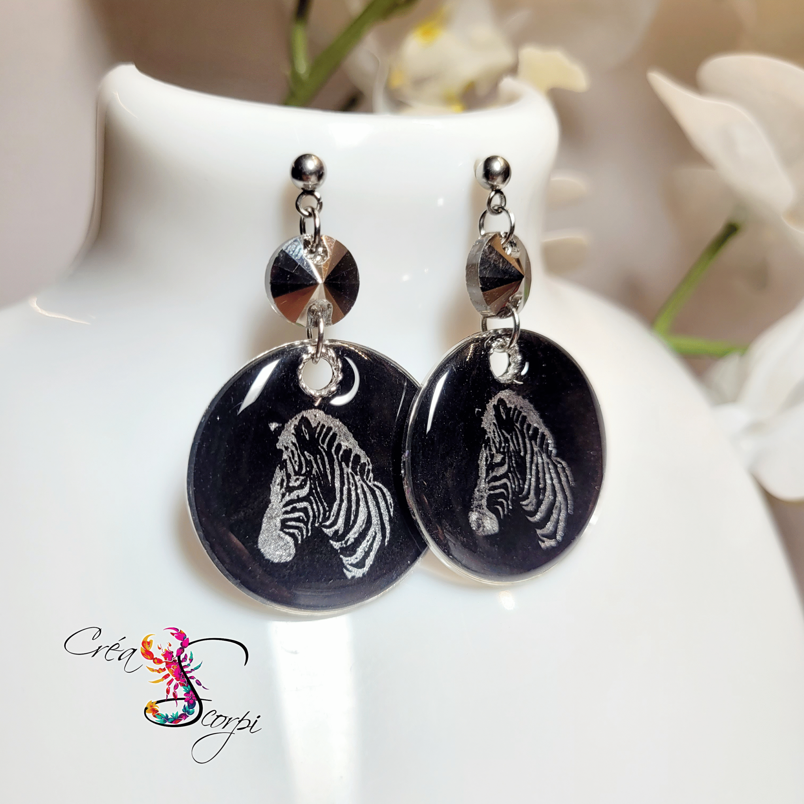 Boucles d'Oreilles Zèbre Élégance Noire – Image 4
