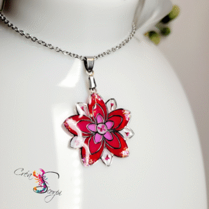 Collier "Fleur d'Hibiscus Éclatante"