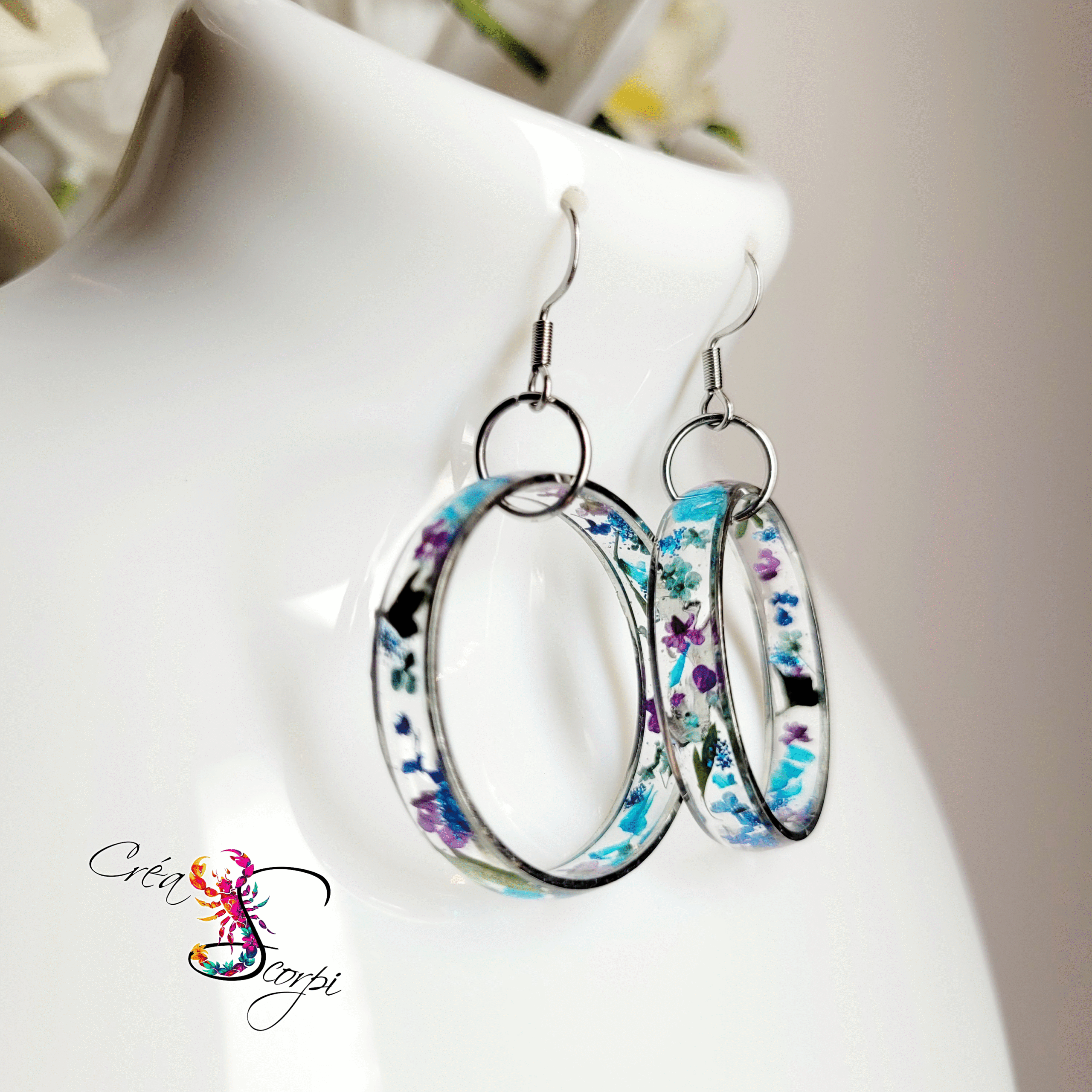 Boucles d'oreilles "Créoles Fleuries Bleues et Violettes" – Image 3