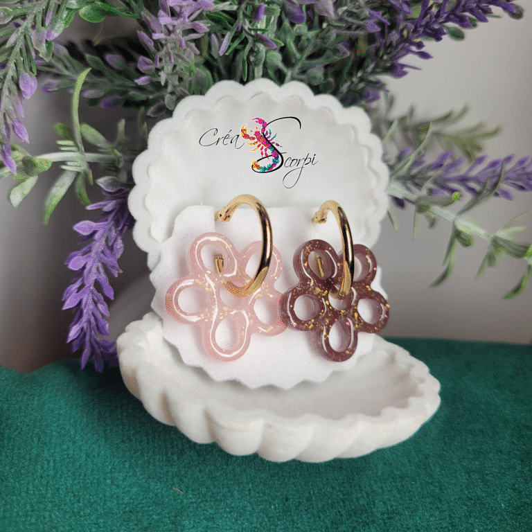 Boucles d’Oreilles Créoles Fleur Thermosensible — Résine Scintillante et Acier Inoxydable beige et marron