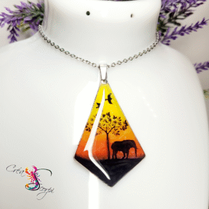Collier Pendentif Losange "Cœur d'Éléphant" - Acier Inoxydable & Résine (Dessin Fait Main)