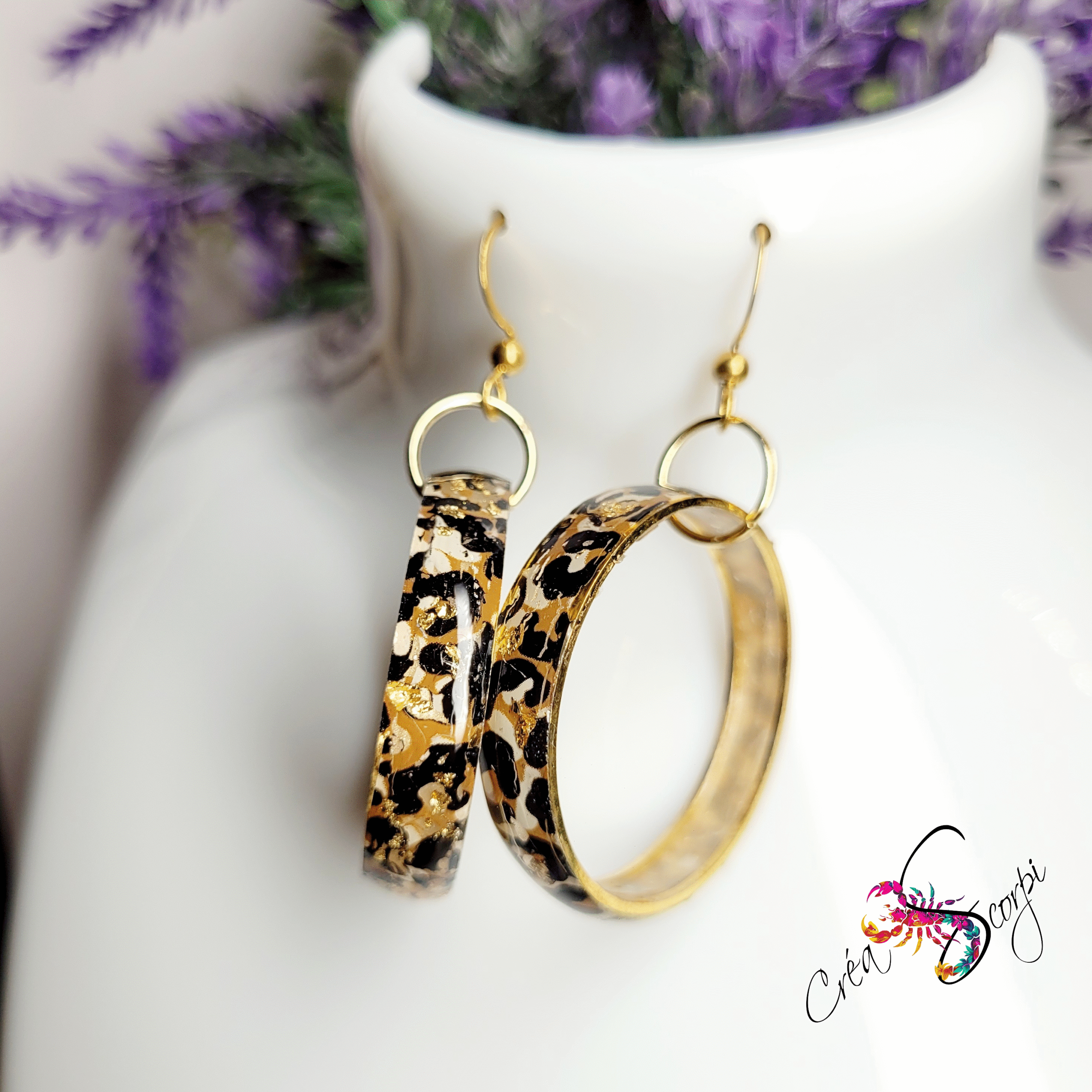 Boucles d'Oreilles Créoles "Chic Léopard Or" - Résine & Feuille d'Or – Image 3