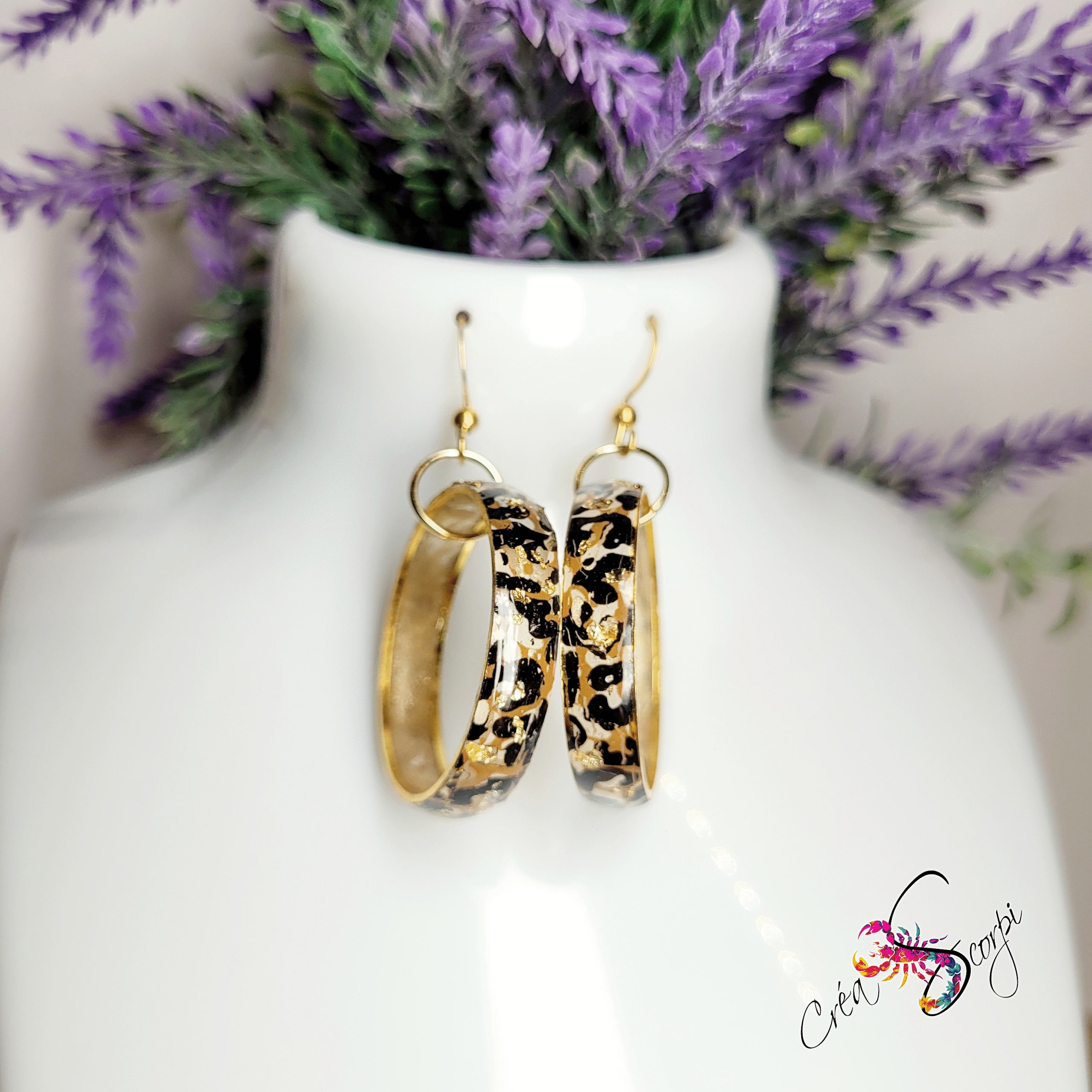 Boucles d'Oreilles Créoles "Chic Léopard Or" - Résine & Feuille d'Or – Image 2