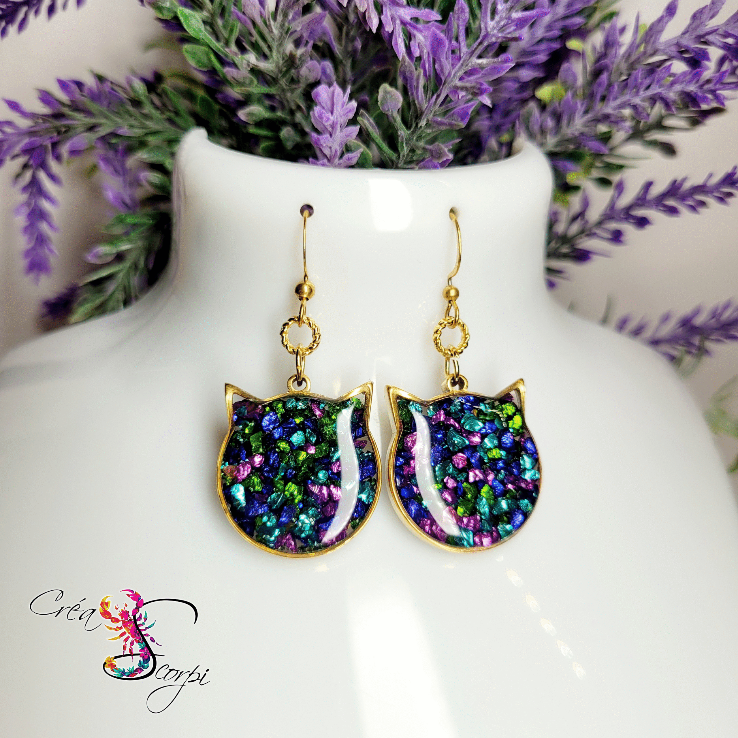 Boucles d'Oreilles Tête de Chat "Galaxie Scintillante" - Résine & Pierres de Verre Colorées