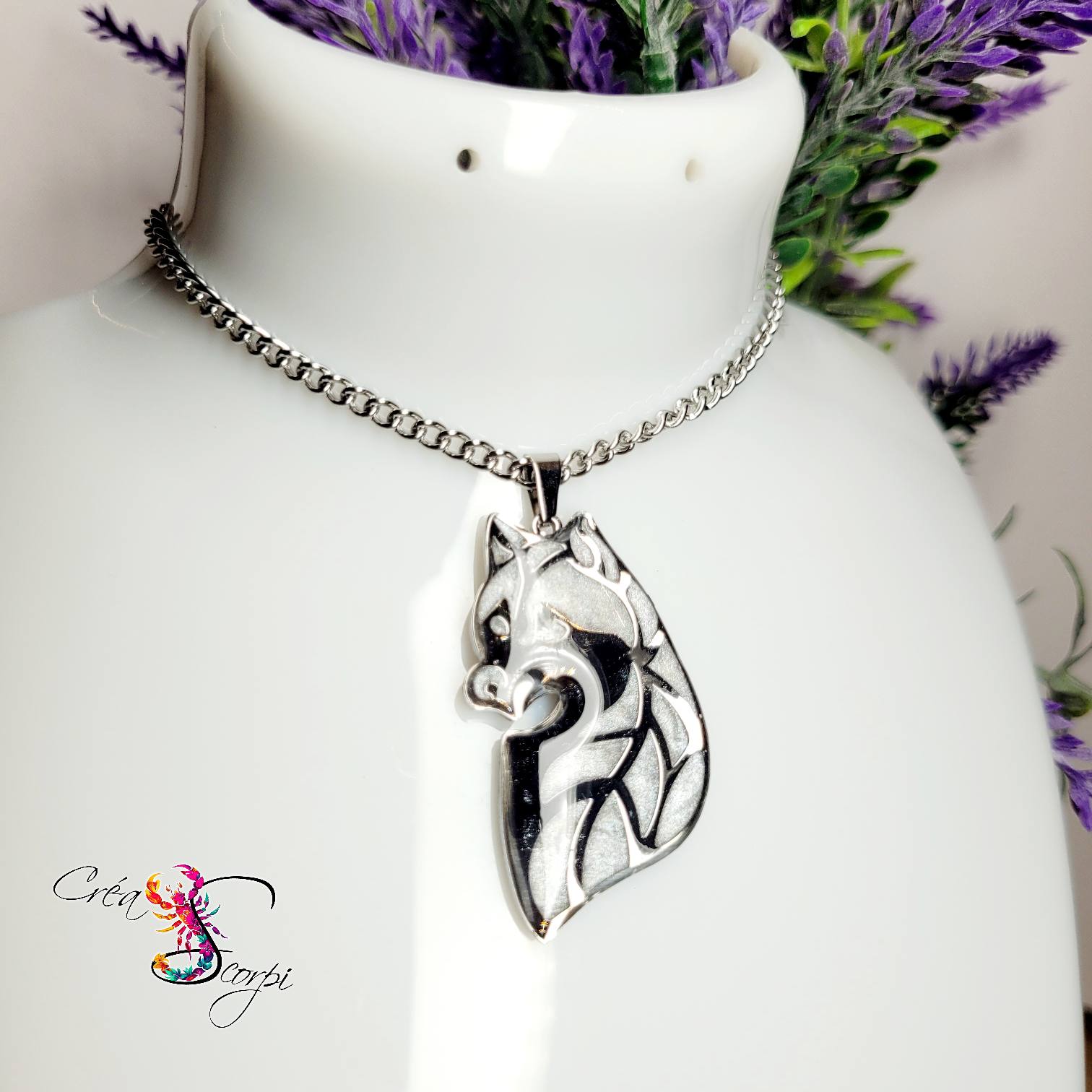 Pendentif "Âme de Loup & Éclat Lunaire" – Collier Loup Stylisé – Image 2