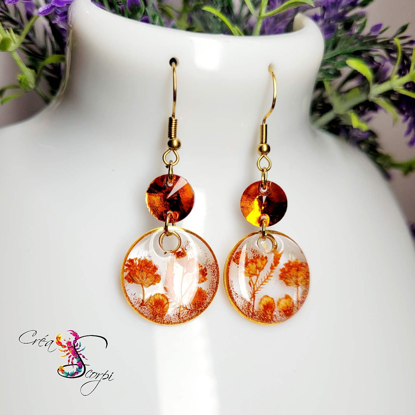 Boucles d'Oreilles Pendantes Florales – Fleurs Séchées, Perles Ambrées – Image 4