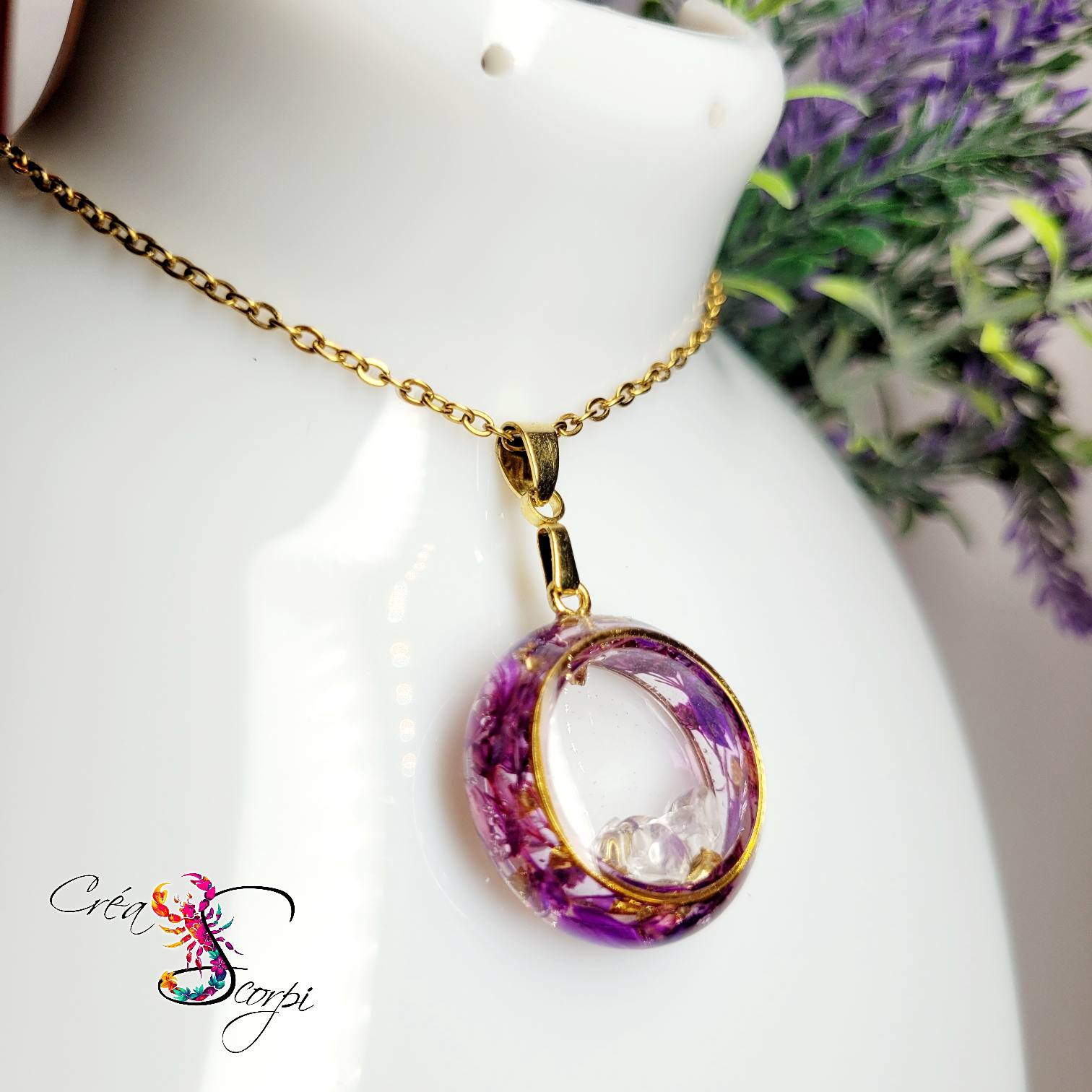 Collier Médaillon Shaker – Fleurs Séchées Violettes, Pierres Naturelles