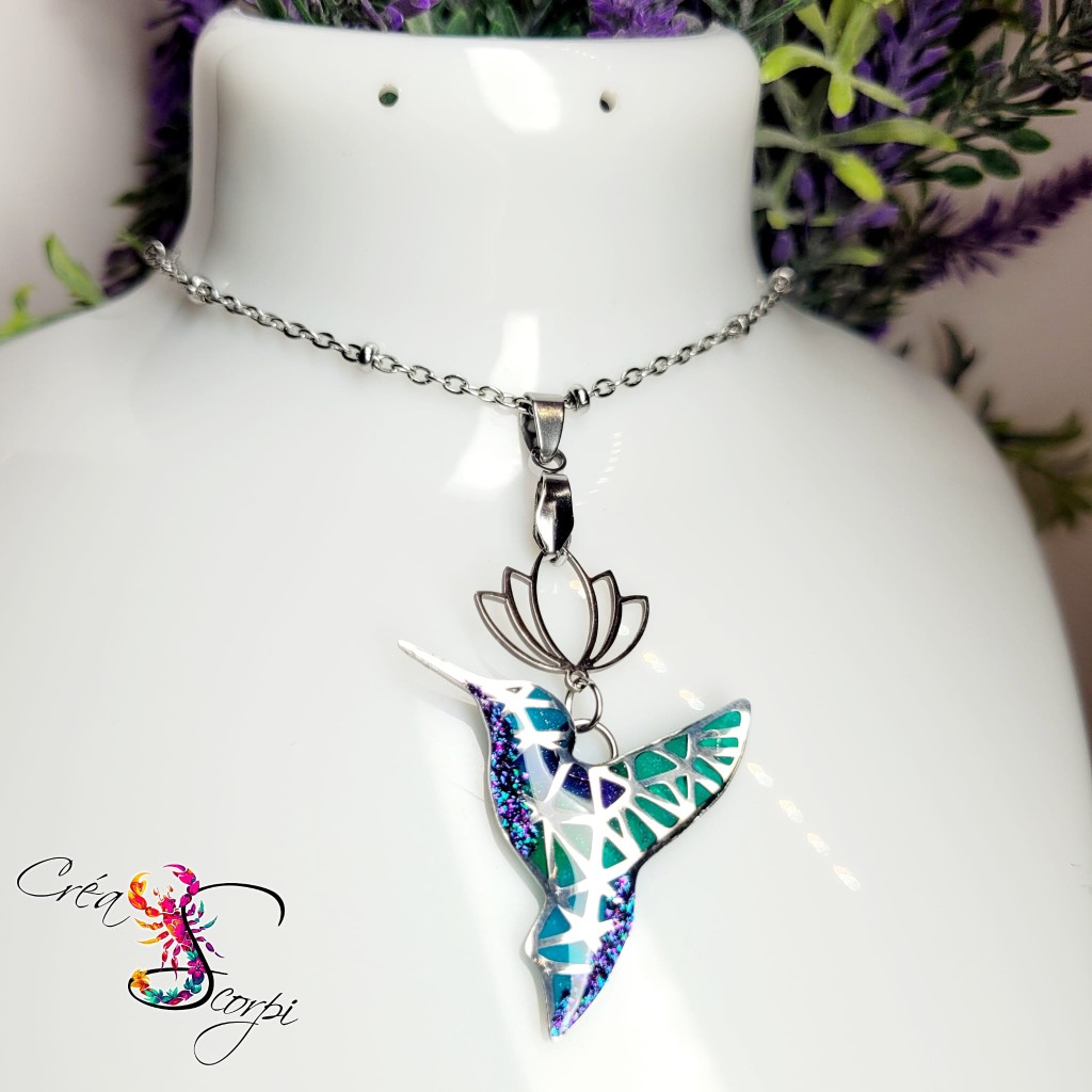 Collier Pendentif "Envol Géométrique" – Colibri et Fleur de Lotus – Image 4